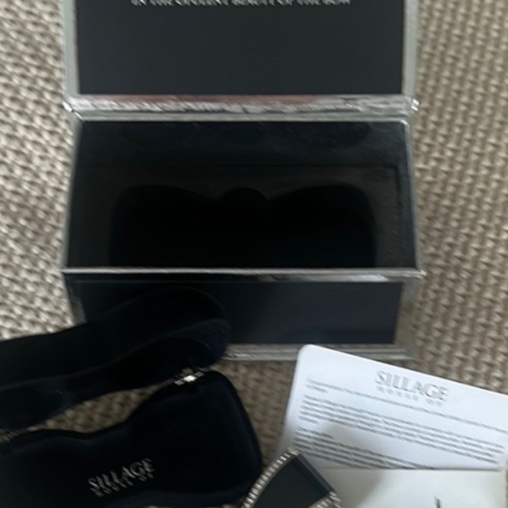 House of sillage black bow lipstick case NEW sealed